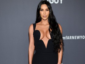 FOTO // Imagini incendiare cu Kim Kardashian: A pozat noaptea pe plajă, în costum de baie